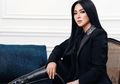 Terkuak Foto Lama Syahrini Pakai Sandal Puluhan Juta Rupiah, Netizen Dibuat Heboh dari Wajahnya Belum Glowing Hingga Menduga Sandal KW!