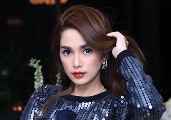 Jelang Hari Raya Lebaran, Ussy Pratama Kenakan Hijab Syar'i, Sudah Mantap?