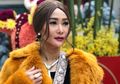 Belanja Tas Branded untuk Parsel Lebaran, Inul Daratista Unggah Foto Kenakan Tas dan Sendal Jepit Mahal