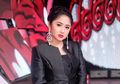 Unggah Foto dengan Caption Bijak, Intip Gaya Dewi Perssik Kenakan OOTD Branded nan Mewah Harga Fantastis