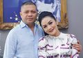 Seakan Menampik Kabar Retak Rumah Tangganya, Krisdayanti Justru Unggah Foto Stylish Sambil Gandeng Mesra Raul Lemos