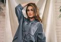 Foto Terbaru Luna Maya Pamer Tampilan Seksi dan Berkelas dengan Dress Branded Mahal, Mirip Gigi Hadid?