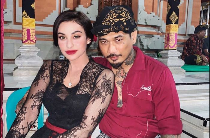 Nora Alexandra dan Jerinx. Sedang menjalankan program hamil.