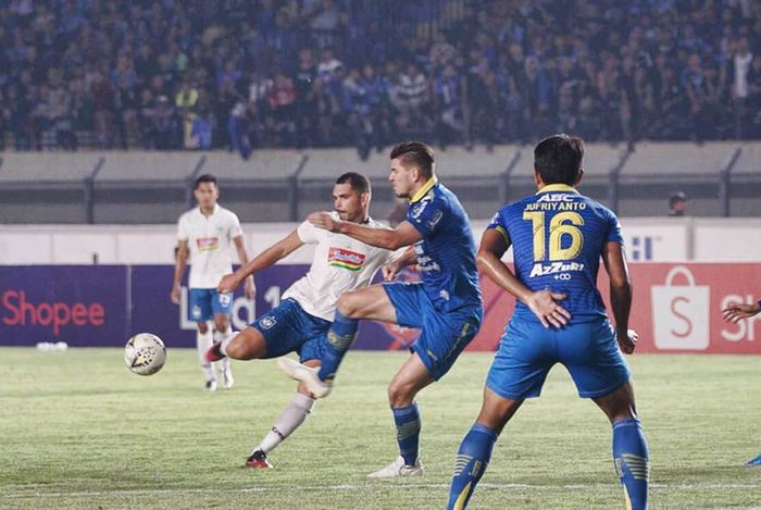 Suasana laga Persib vs PSIS dalam lanjutan <a href='https://palu.tribunnews.com/tag/liga-1-2019' title='Liga 1 2019'>Liga 1 2019</a>, Rabu (6/11/2019).