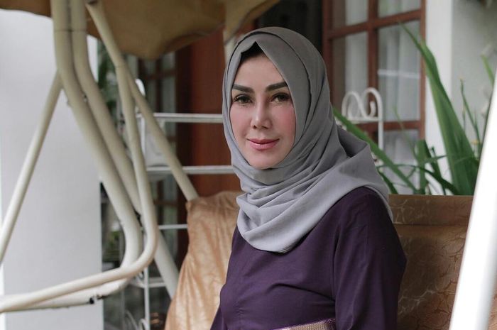 Masih Muda, Mama Amy Nggak Kalah Cantik dari Kedua Putrinya
