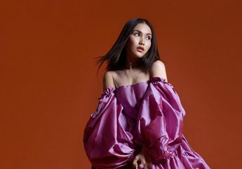 Boy William Tetiba Berlutut Di Depan Ayu Ting Ting, Genggam Tangan Sang Janda