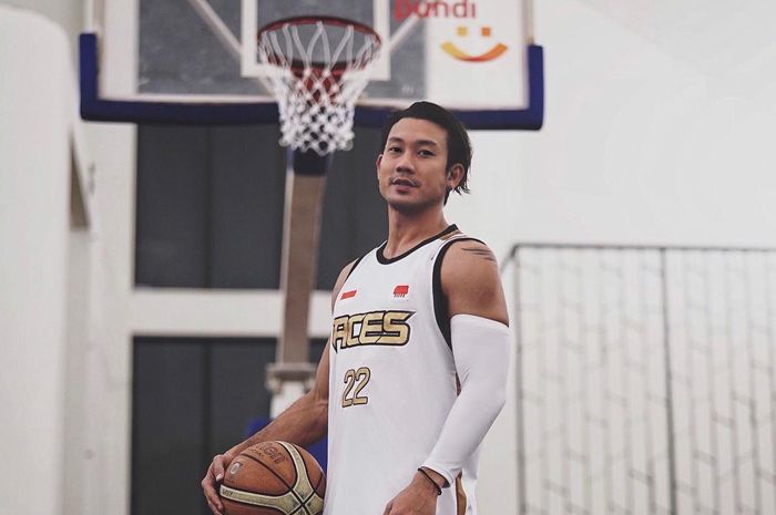 Hasil gambar untuk gambar orang indonesia seorang basket