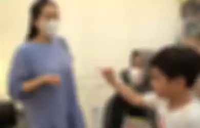 Nagita menemani Rafathar cabut gigi