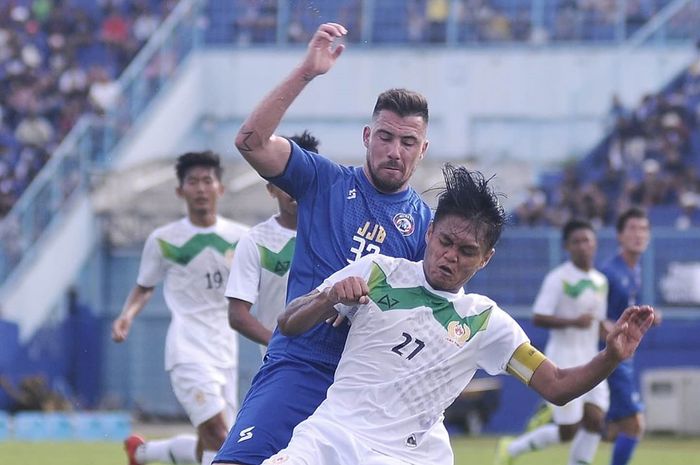 Jonathan Bauman dalam laga uji coba melawan Semeru FC di Stadion Kanjuruhan, Malang, Rabu (5/2/2020).