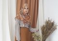 Biasa Pakai Hijab Syar'i dengan Rok, Shireen Sungkar Kepergok Kenakan Celana Sambil Bawa Tas Puluhan Juta Rupiah