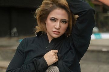 Aduhai! Marshanda Pamer Foto Seksi Tanpa Bra Hingga Dada Ngintip ...