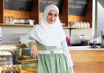 Shireen Sungkar Tampil Santun dengan Gamis Syar'i, Tas yang Ditentengnya Mencapai Harga Ratusan Juta Rupiah