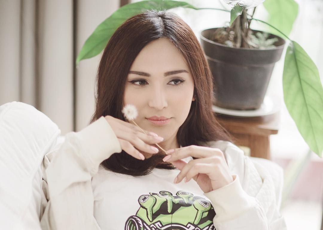 6 Fakta Dena Rachman, Artis Cilik yang Memutuskan Menjadi Transgender