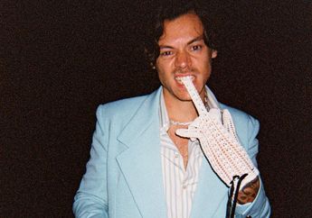 Tuai Pujian, Harry Styles Bantu Jagain Anjing Peliharaan Orang Lain!