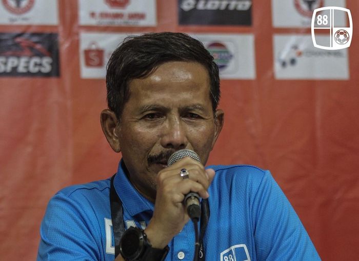 Pelatih Barito Putera, Djadjang Nurdjaman, memberikan keterangan saat sesi konferensi pers pertandingan Liga 1 2019.