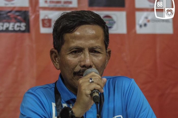 Pelatih Barito Putera, Djadjang Nurdjaman, memberikan keterangan saat sesi konferensi pers pertandingan Liga 1 2019.