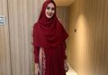 Pamer Foto Bersama Suami Tercinta, Kartika Putri Tampil Syari Santun dengan Bros Mewah Jutaan Rupiah