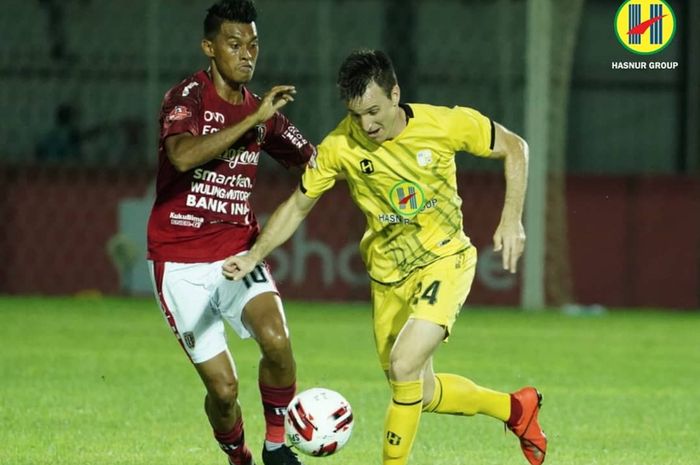 Gelandang Barito Putera, Danilo Sekulic, menggiring bola saat laga melawan Bali United pada pekan kedua Shopee Liga 1 2020.