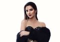 Dibilang Mirip Barbie, Nia Ramadhani Pamer Kaki Jenjang Kenakan Rok Mini Seksi di Unggahan Foto Terbaru