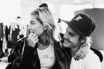 Gemas Justin Bieber Unggah Foto Seorang Bayi Baru Lahir
