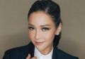 Gaya Maia Estianty Kenakan Dress Nude Jaring-jaring Ini Bikin Netizen Salah Fokus!