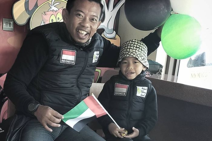 Viral Kisah Pria Asal Jambi Dan Anaknya Yang Masih 4 Tahun Pergi Ke Arab Naik Motor Kini Sudah Sampai Ternyata Ada Misi Mulia Di Balik Perjalanan Mereka Semua Halaman Suar
