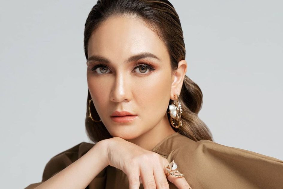 Lakukan Pemotretan dalam Balutan Outfit Alexander McQueen, Total Harga  Outfit Luna Maya Tembus Segini!