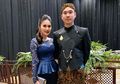Pamerkan Foto dengan Harvey Moeis Saat Kondangan Bersama, Suami Sandra Dewi Malah Buat Netizen Salah Fokus, "Baru Ini Papa Rafa Pake Baju Adat"