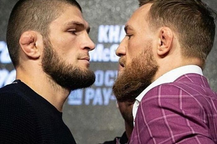 Khabib Nurmagomedov (kanan) dan Conor McGregor (kiri) pada sesi staredown UFC 229 silam.