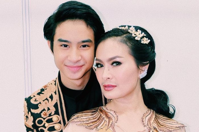 Iis Dahlia dan Devano Danendra