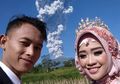 Dicibir Warganet Karena Foto Prewedding Berlatar Letusan Gunung Merapi, Pasangan Ini Beberkan Kronologi Kejadian