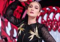 Elegan dan Anti Norak, Intip Gaya Mantan Reino Barack Luna Maya Jadi Juri Acara Musik Dangdut
