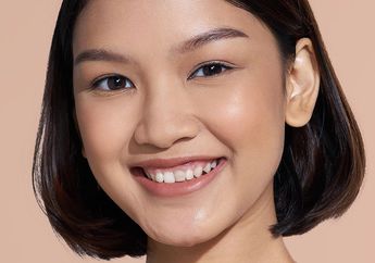 3 Bedak Padat Lokal Buat Makeup Flawless Kayak Pakai Filter 'Paris'!