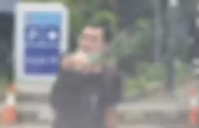 Foto tampang pelaku pemerasan dengan modus tabrak lari berasal dari tangkapan layar sebuah video yang beredar di media sosial Facebook.