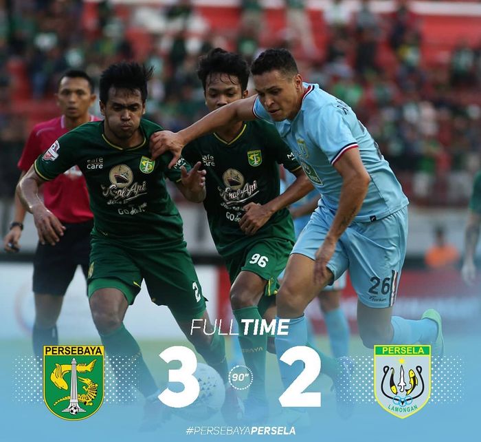 Gelandang Persela Lamongan, Rafael Gomes de Oliveira, berebut bola dengan pemain Persebaya Surabaya pada pekan keenam Liga 1 2019.