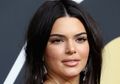 Tampil Percaya Diri Meski Berjerawat, Kendall Jenner Tuai Pujian