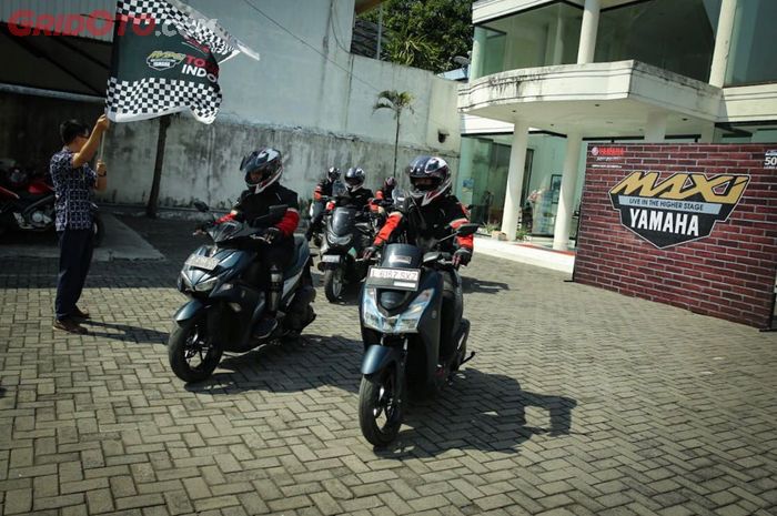 Gambar Animasi Vespa Hitam Putih