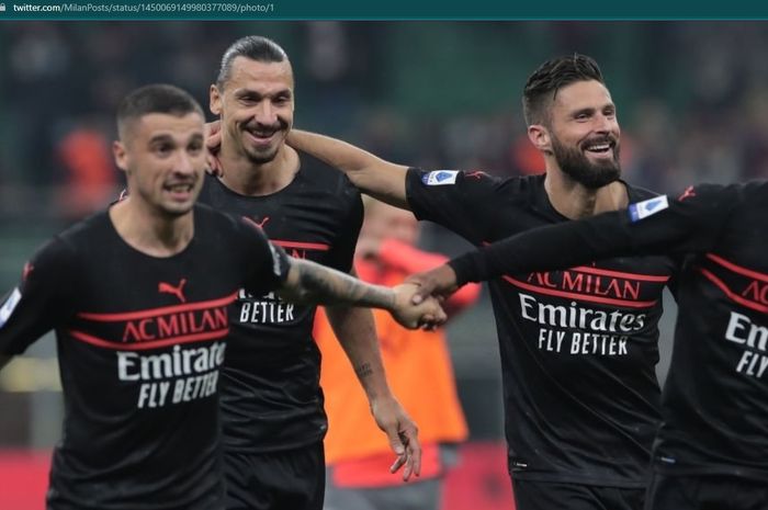 Tampak Zlatan Ibrahimovic dan Olivier Giroud bersama-sama merayakan kemenangan AC Milan atas Hellas Verona.