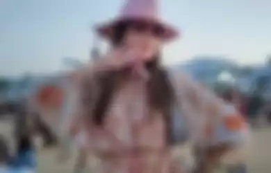 Gaya Luna Maya di Coachella 2022.