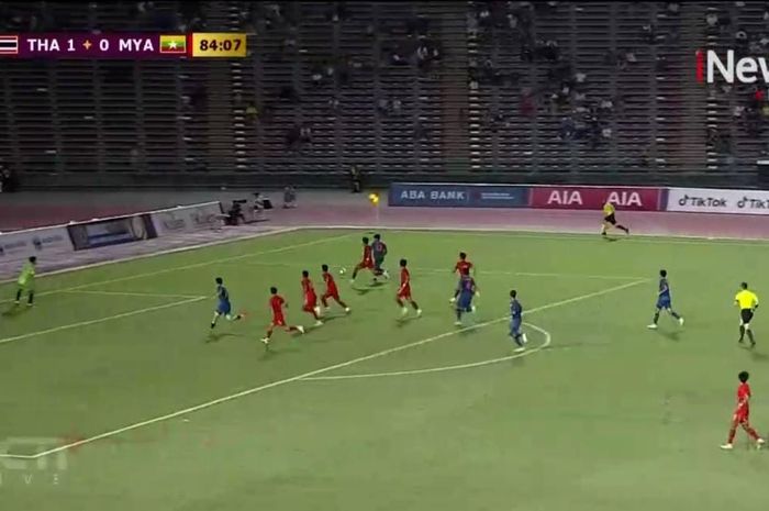 Pertandingan semifinal SEA Games 2023 anatar Timnas U-22 Thailand vs Myanmar di Olympic Stadium, Phnom Penh, Kamboja, Sabtu (13/5/2023).