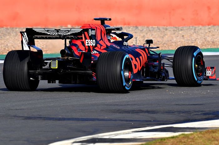 Max Verstappen menjajal mobil baru tim Red Bull Racing, RB15.