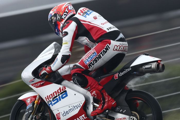 Aksi pembalap Honda Team Asia, Mario Aji, pada Moto3 Portugal di Sirkuit Algarve, Portimao, Portugal, 23 April 2022.