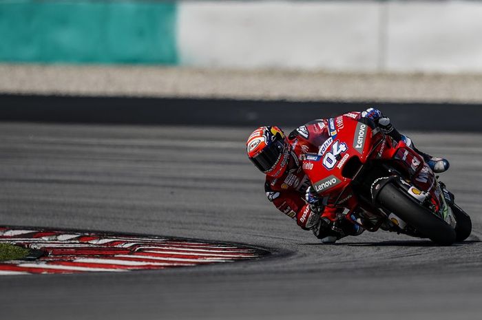 Pembalap Ducati, Andrea Dovizioso, ketika melakoni uji coba di Sirkuit Sepang, Malaysia lalu.