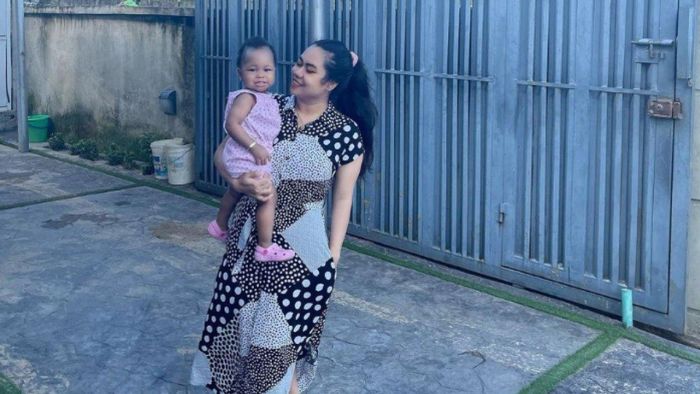 Seorang wanita Indonesia yang berjualan tempe di Afrika