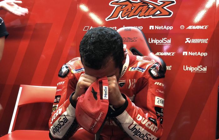 Danilo Petrucci menangis setelah mencatatkan kemenangannya pada MotoGP Italia 2019.