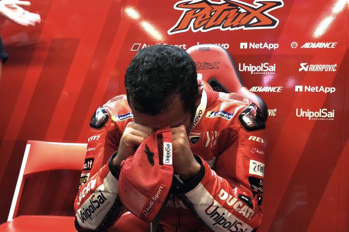Danilo Petrucci menangis setelah mencatatkan kemenangannya pada MotoGP Italia 2019.