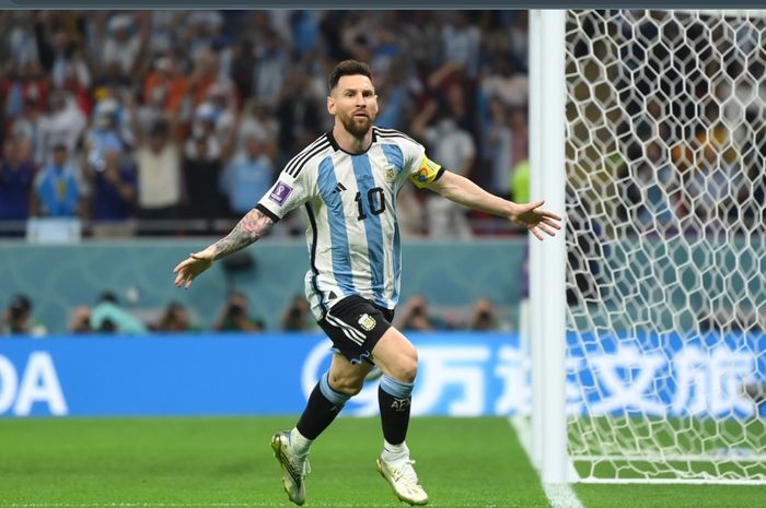 Megabintang timnas Argentina, Lionel Messi, mengaktifkan mode GOAT (Greatest of All Time) dalam laga melawan timnas Belanda di Piala Dunia 2022.