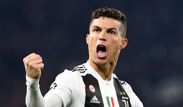 Megabintang Juventus, Cristiano Ronaldo, melakukan selebrasi.