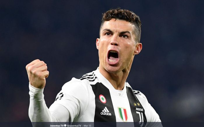 Megabintang Juventus, Cristiano Ronaldo, melakukan selebrasi.