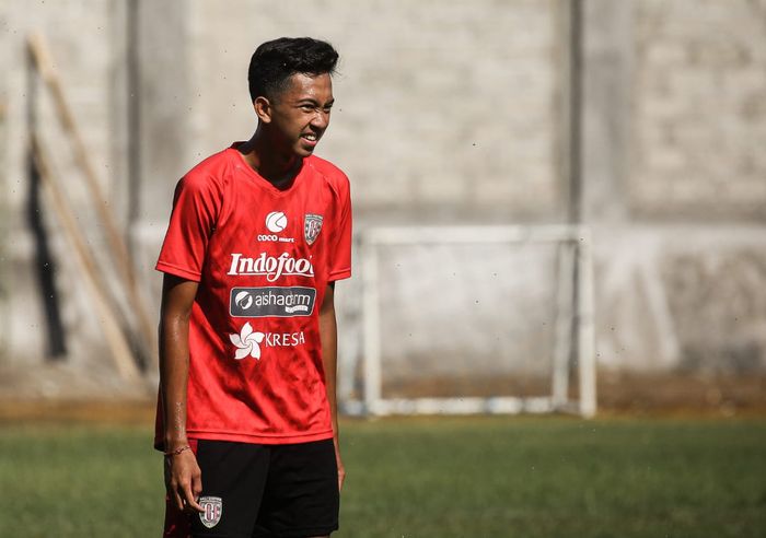 Pemain Bali United U-18, Kadek Dimas Satria, mendapatkan kesempatan untuk berlatih bersama tim senior selama jeda kompetisi Liga 1 2019.